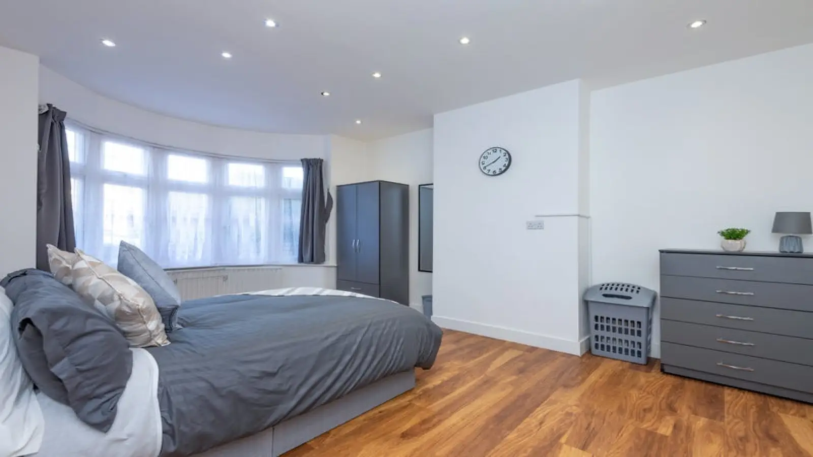 Room Falconwood Avenue in Greater London