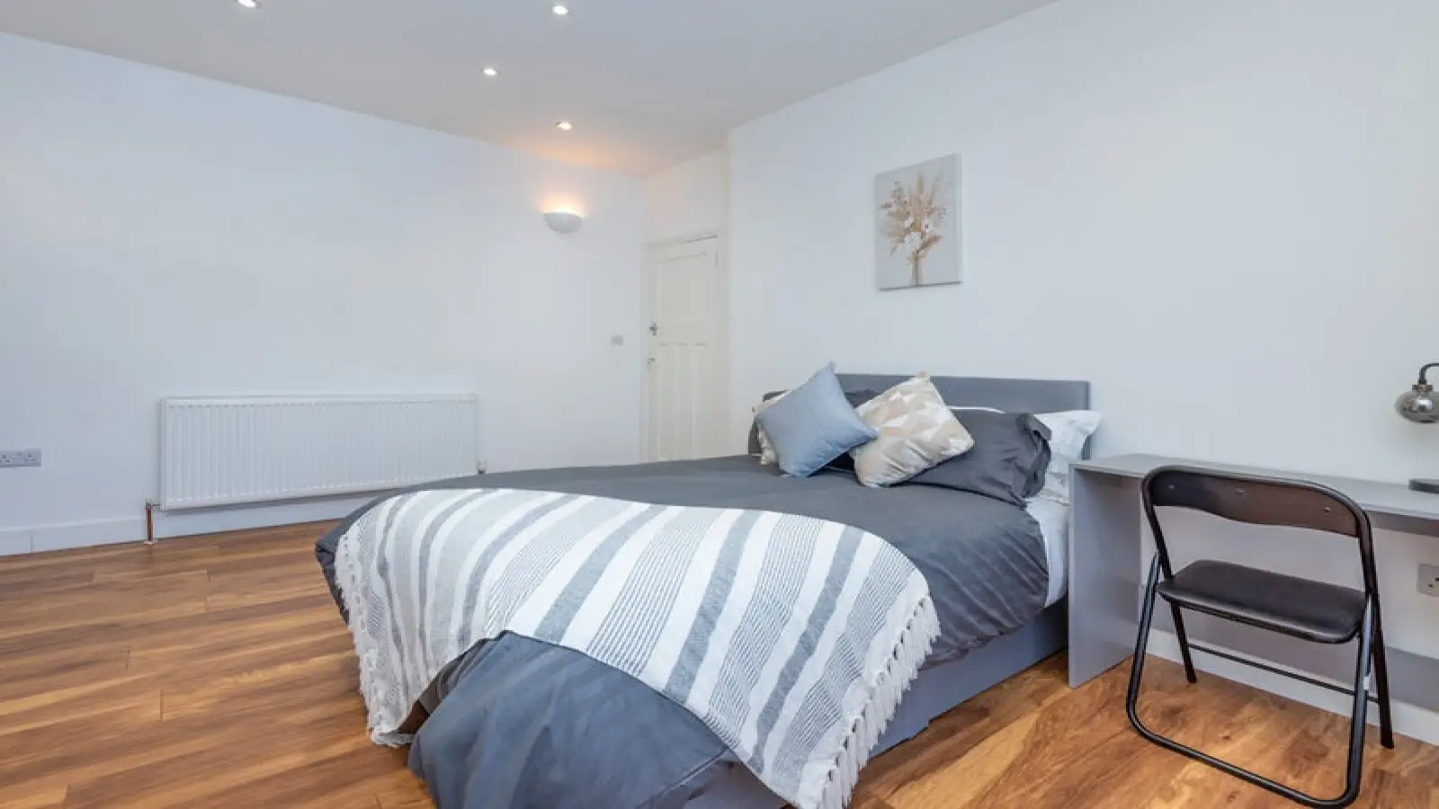 Room Falconwood Avenue in Greater London