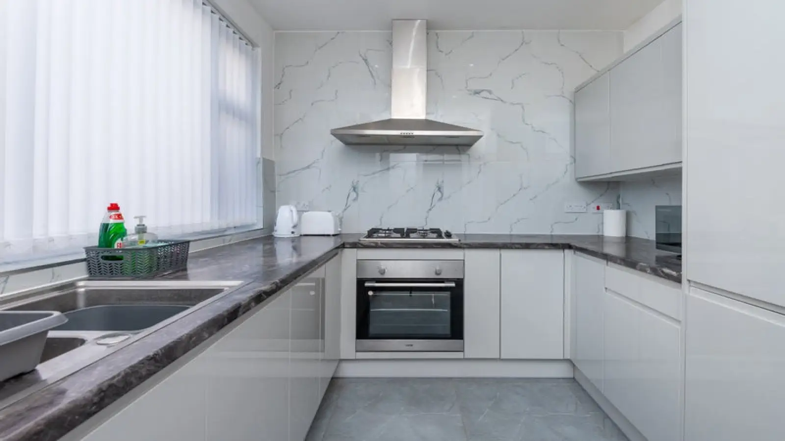 Room Falconwood Avenue in Greater London