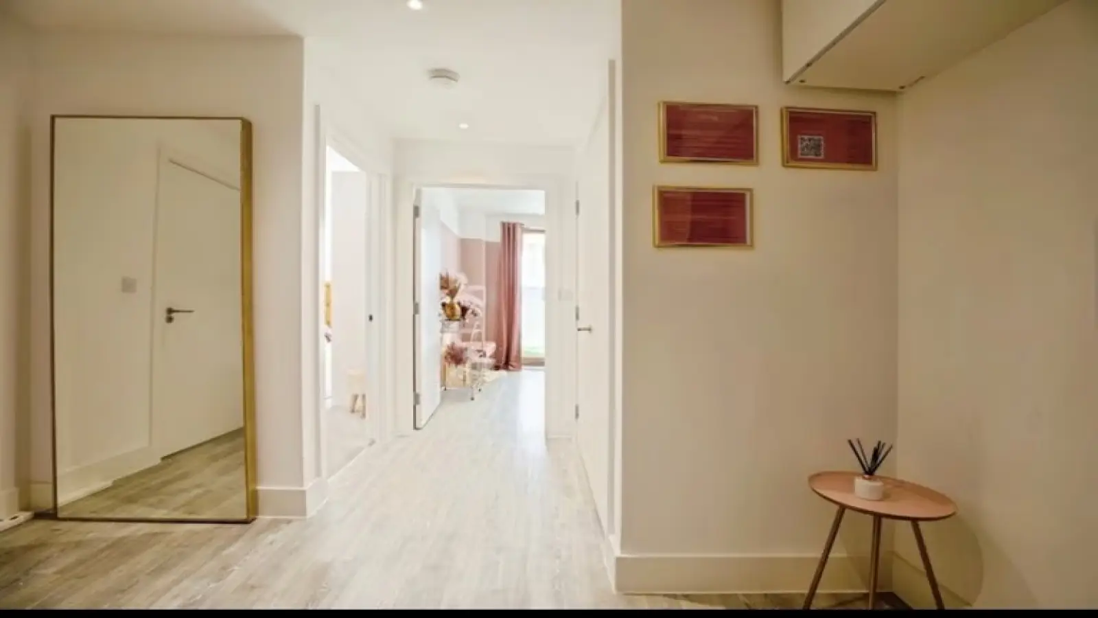 Flat Harrow Manorway in Greater London