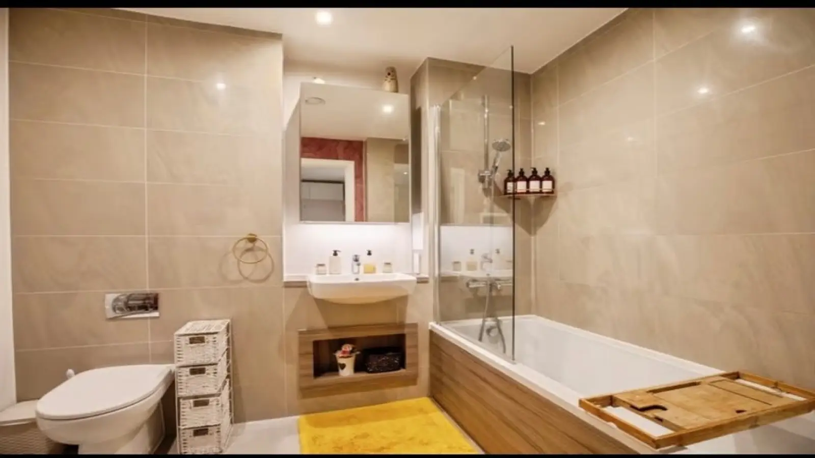 Flat Harrow Manorway in Greater London