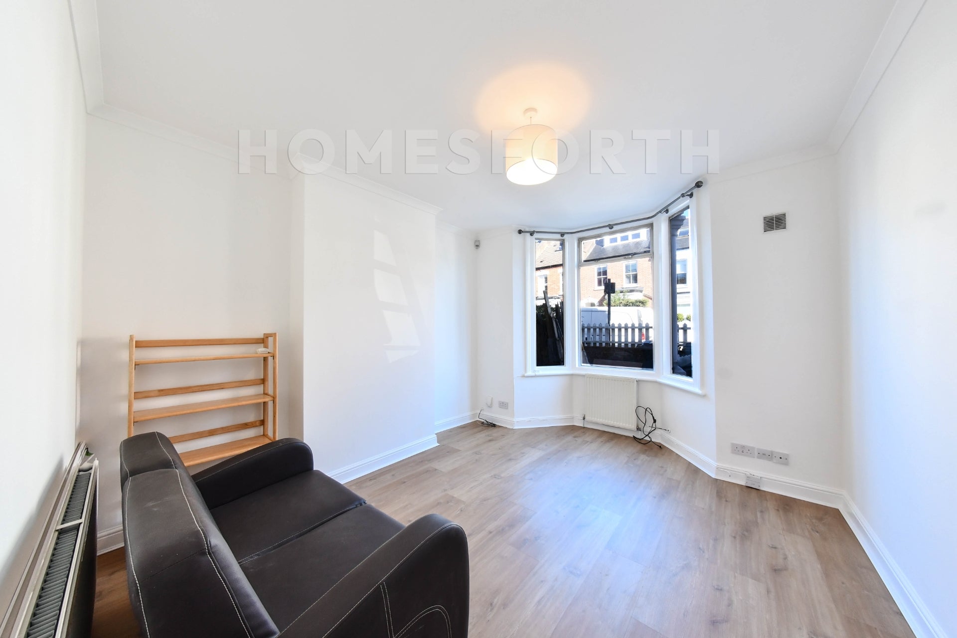 Flat Ravenshaw Street in Greater London