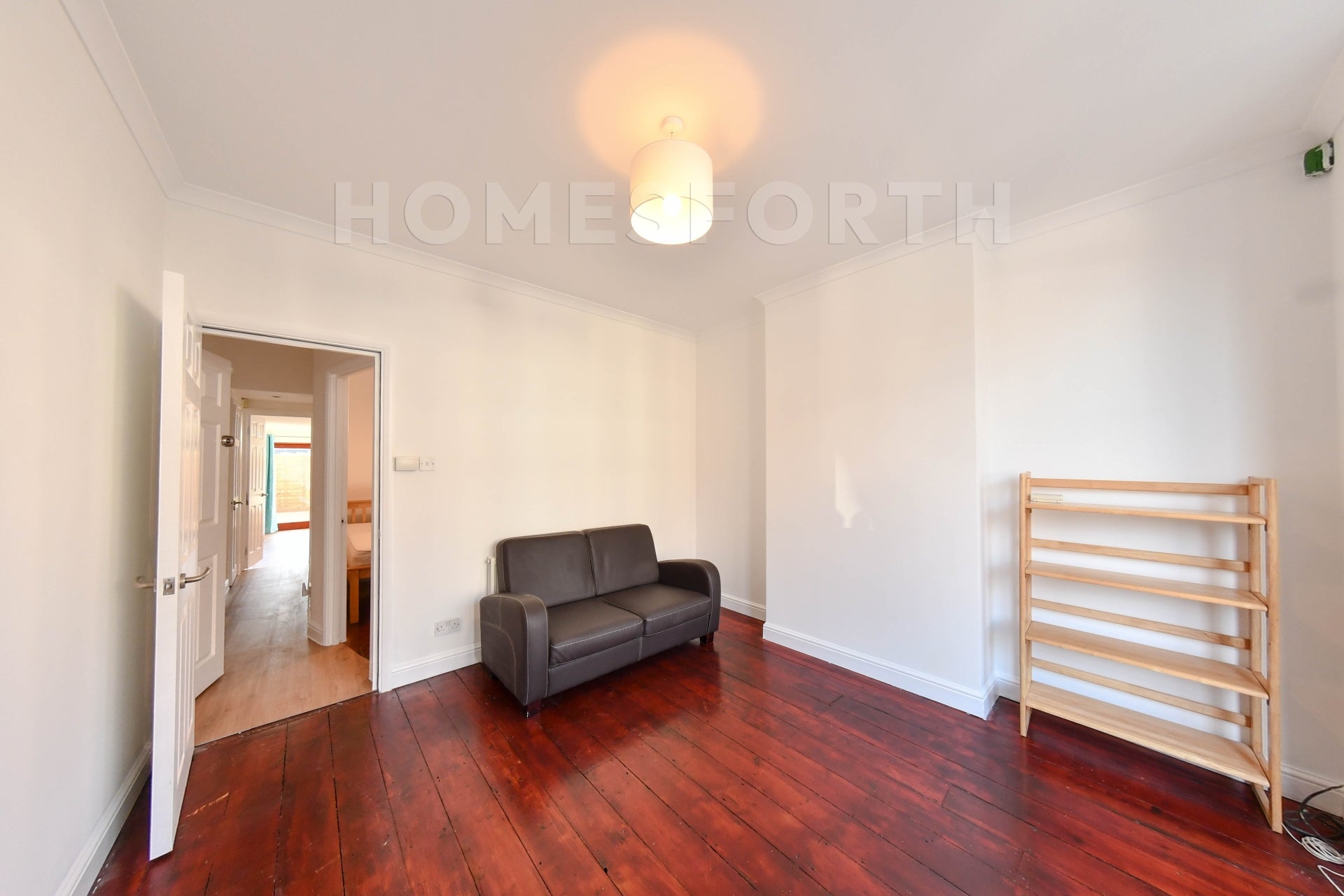 Flat Ravenshaw Street in Greater London