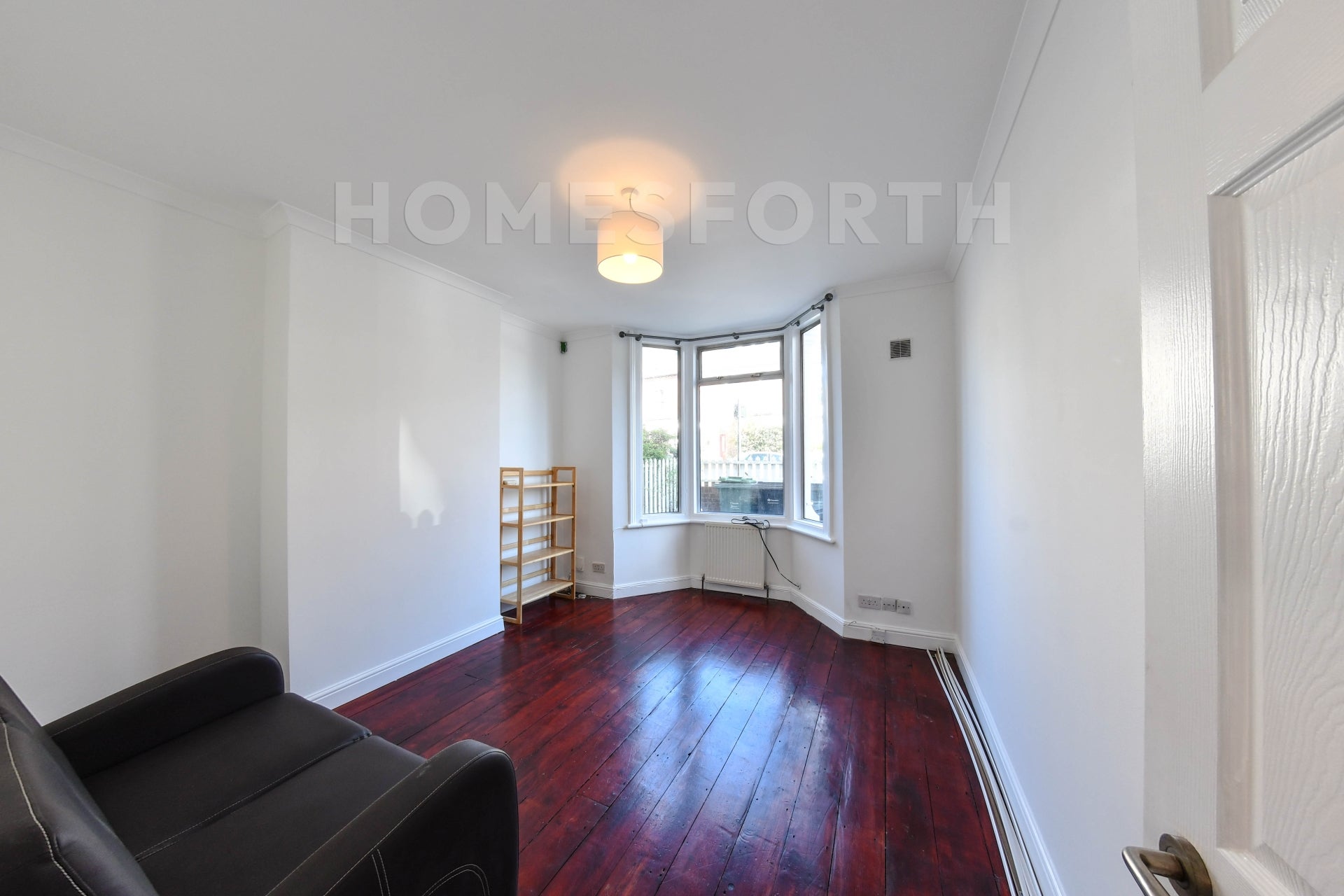 Flat Ravenshaw Street in Greater London