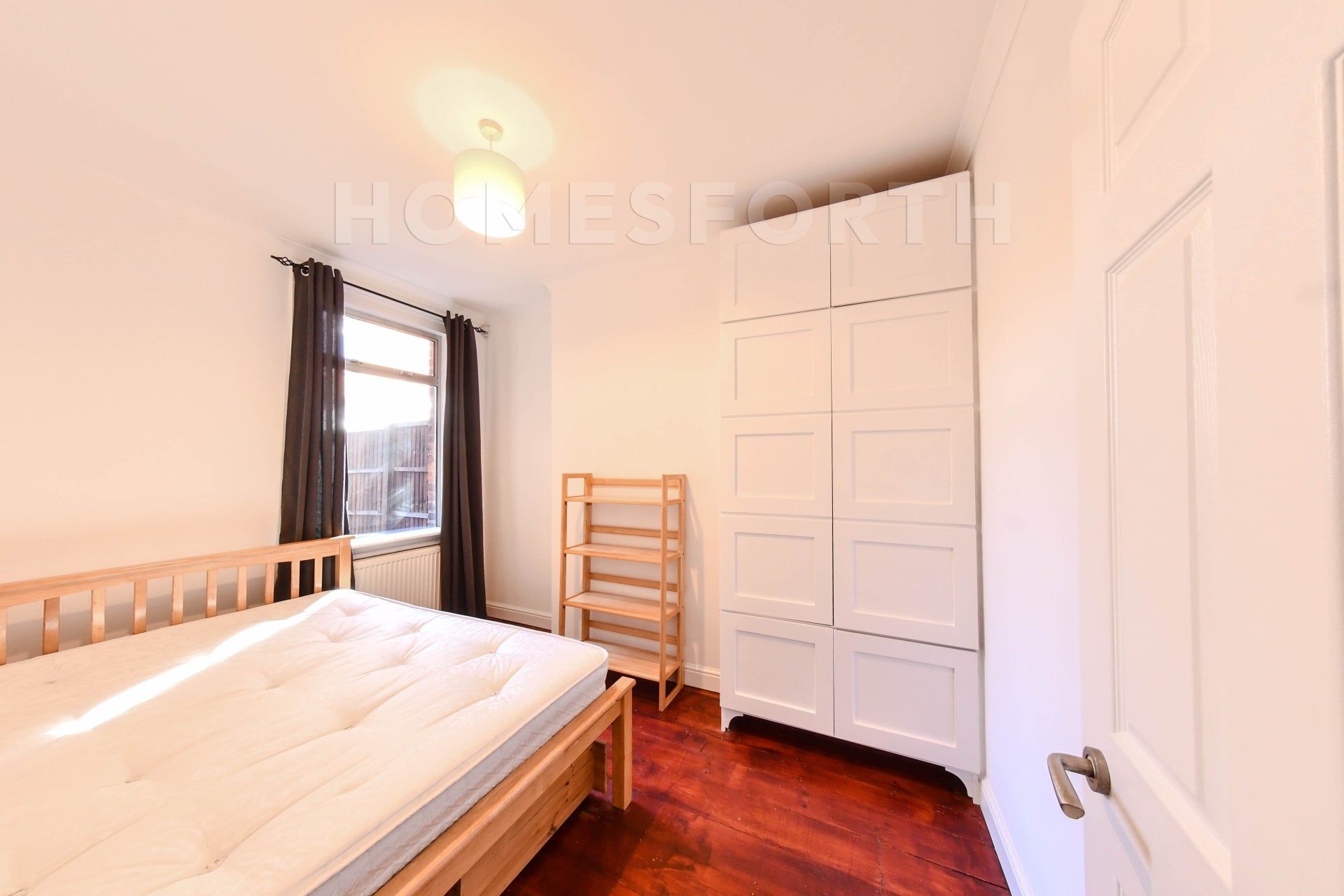 Flat Ravenshaw Street in Greater London