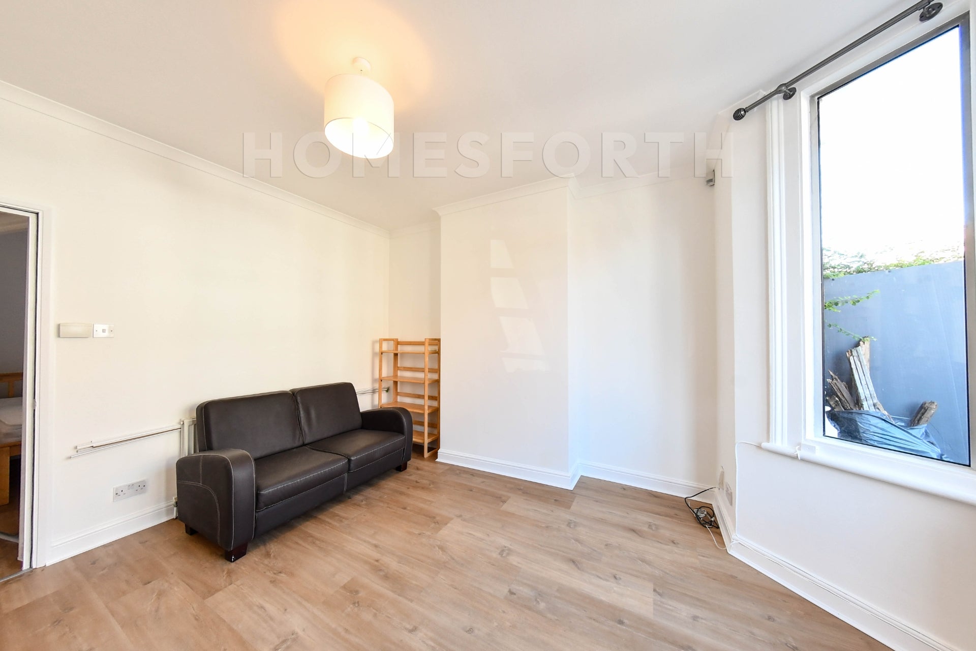 Flat Ravenshaw Street in Greater London