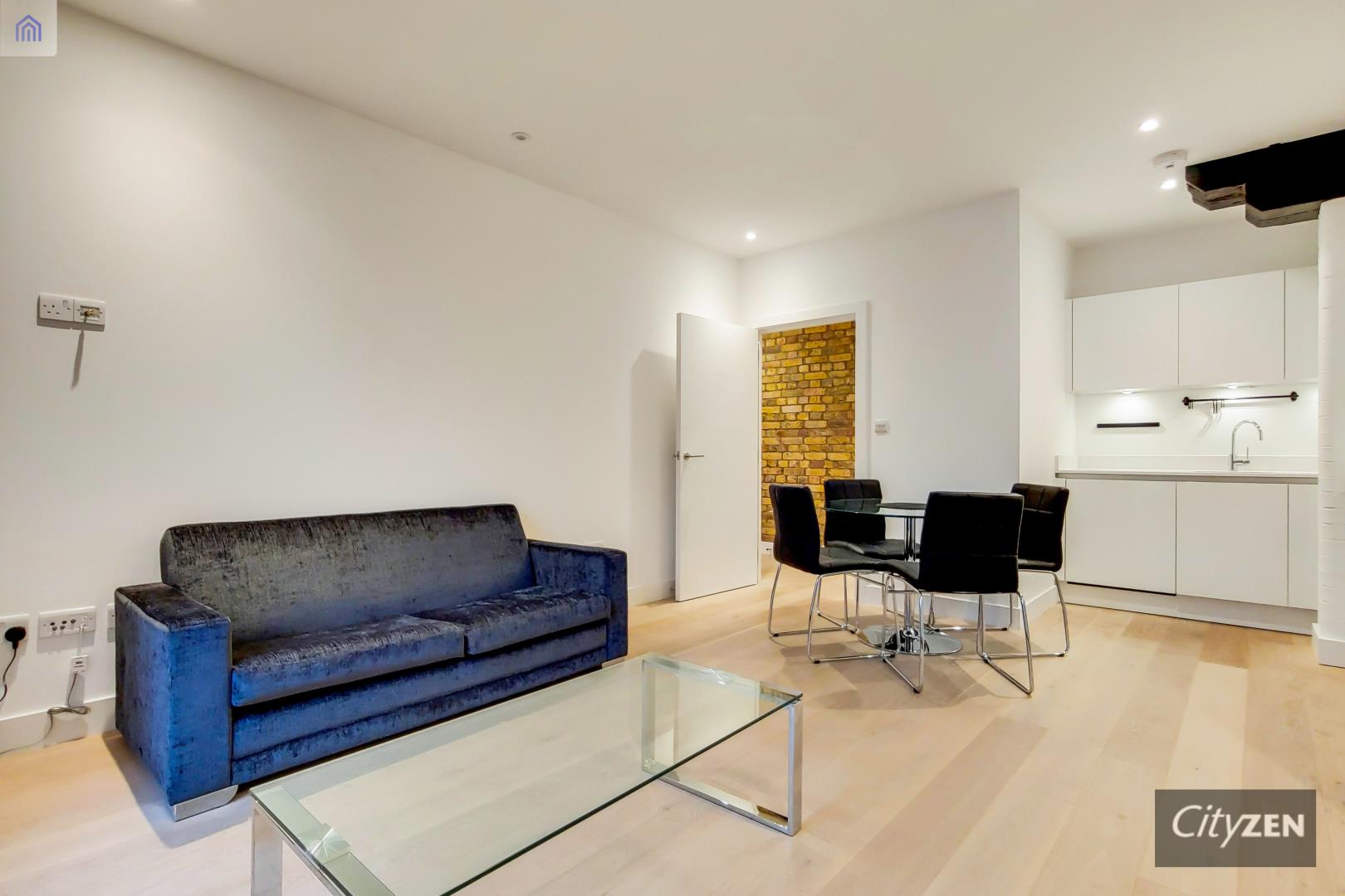 Flat Clyde Square in Greater London