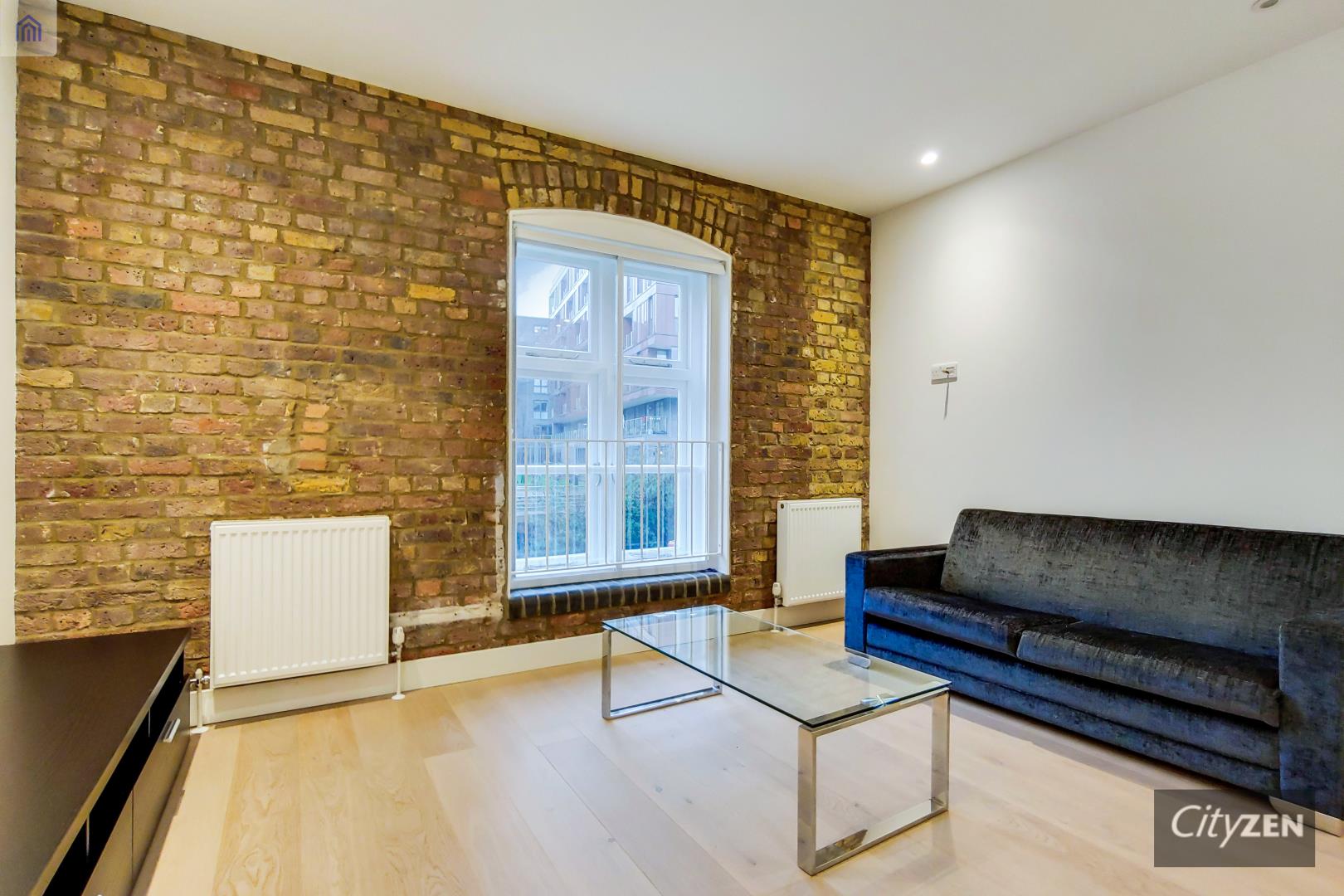 Flat Clyde Square in Greater London