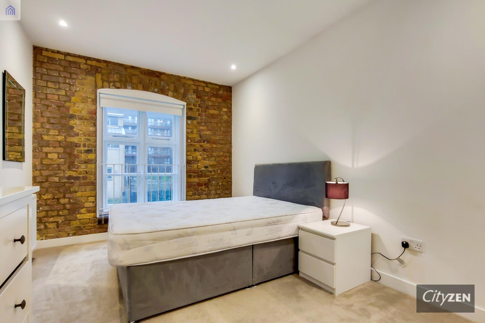 Flat Clyde Square in Greater London