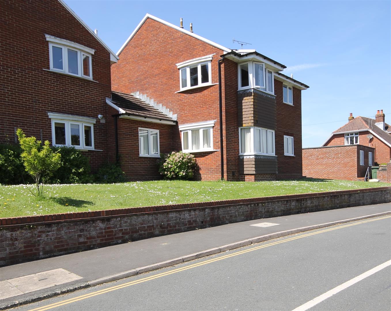 Flat Carisbrooke High Street in Carisbrooke