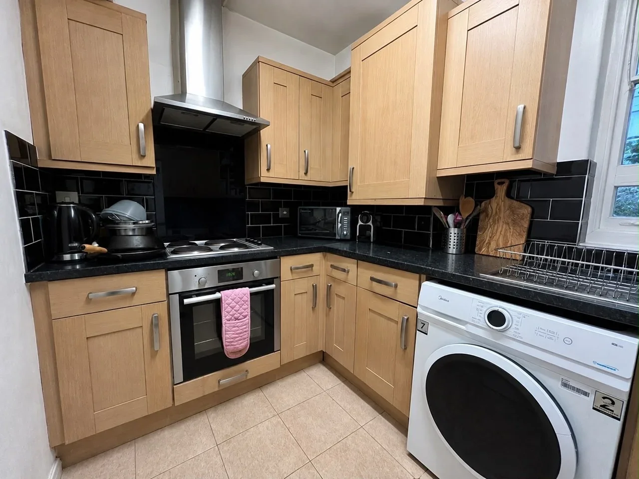 Room Walmer Road in Greater London