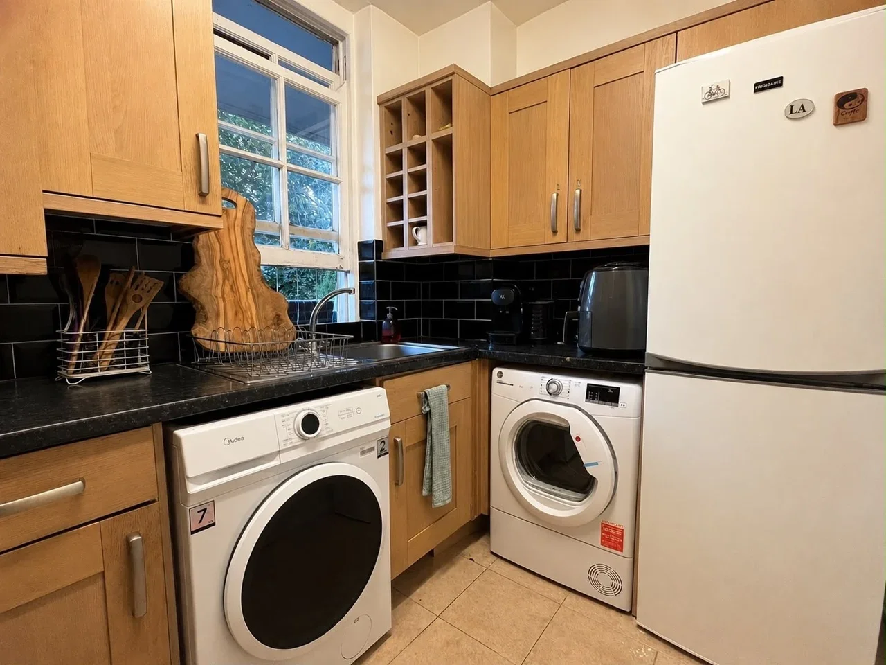 Room Walmer Road in Greater London