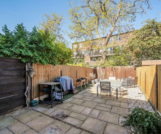 Flat Broom Park in Greater London
