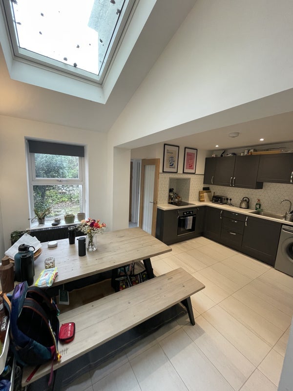 Room Wyndham Road in Cardiff