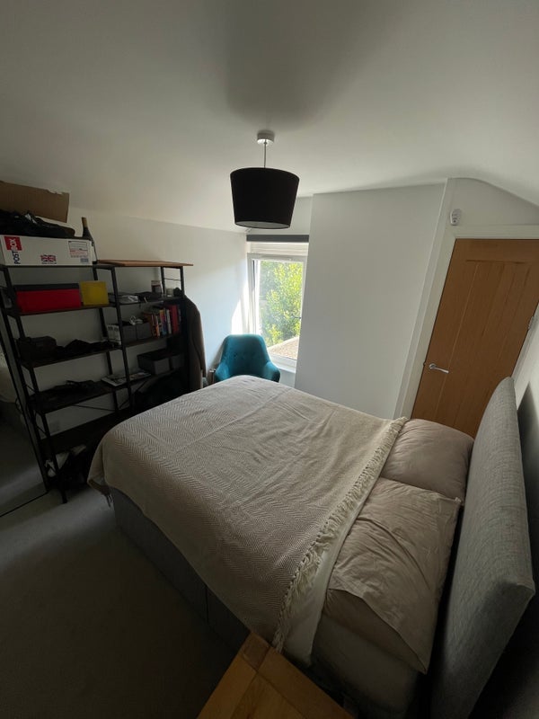 Room Wyndham Road in Cardiff