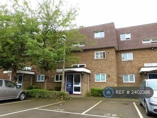 Flat Bath Road in Greater London