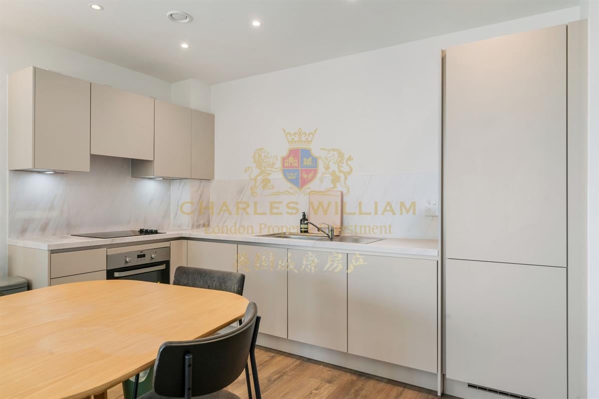 Flat Friary Road in Greater London