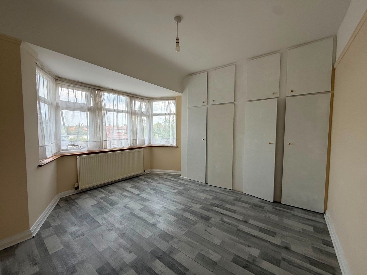 Flat Ladycroft Walk in Greater London