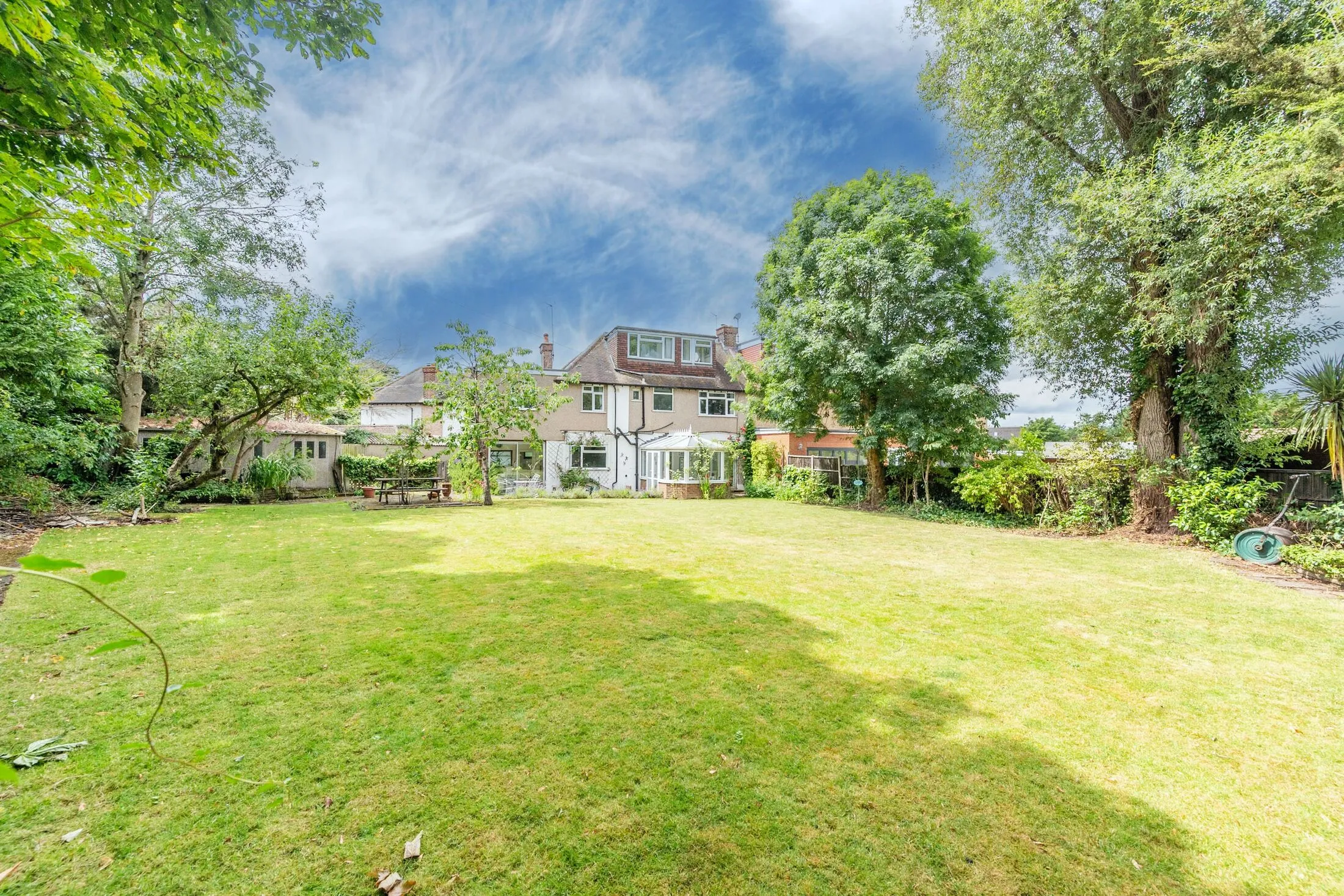 House Courtfield Crescent in Greater London