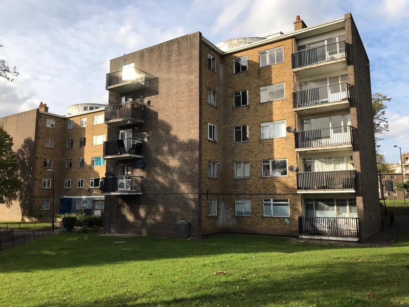 Room Bowie Close in Greater London
