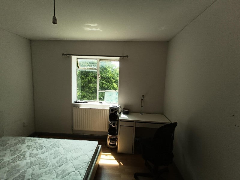 Room Bowie Close in Greater London
