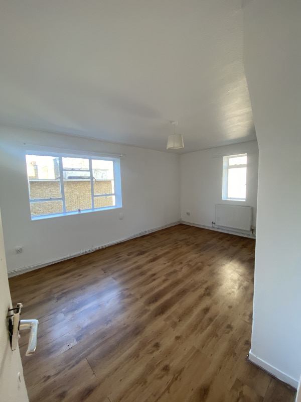 Room Bowie Close in Greater London
