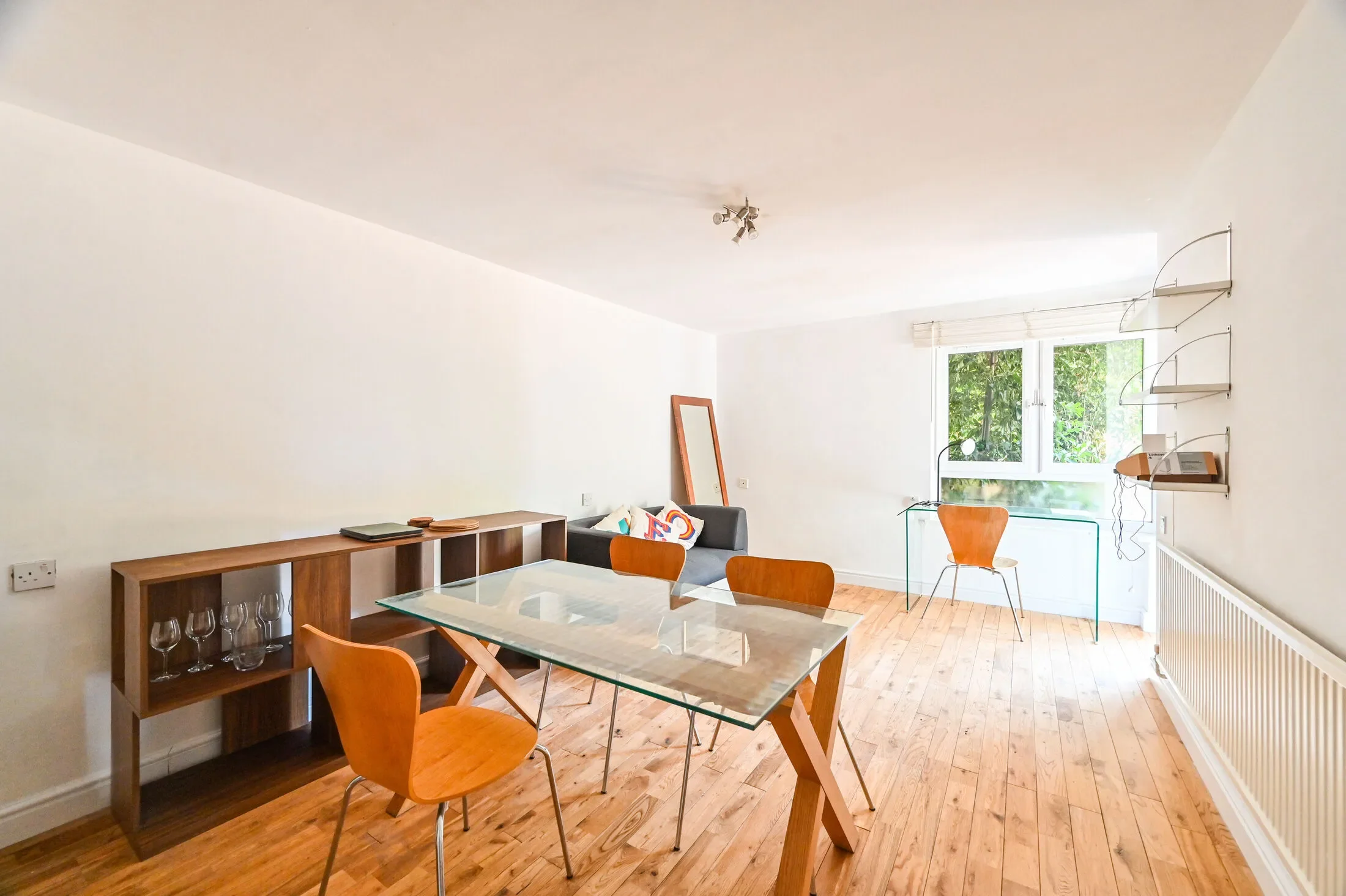 Flat Forbes Street in Greater London