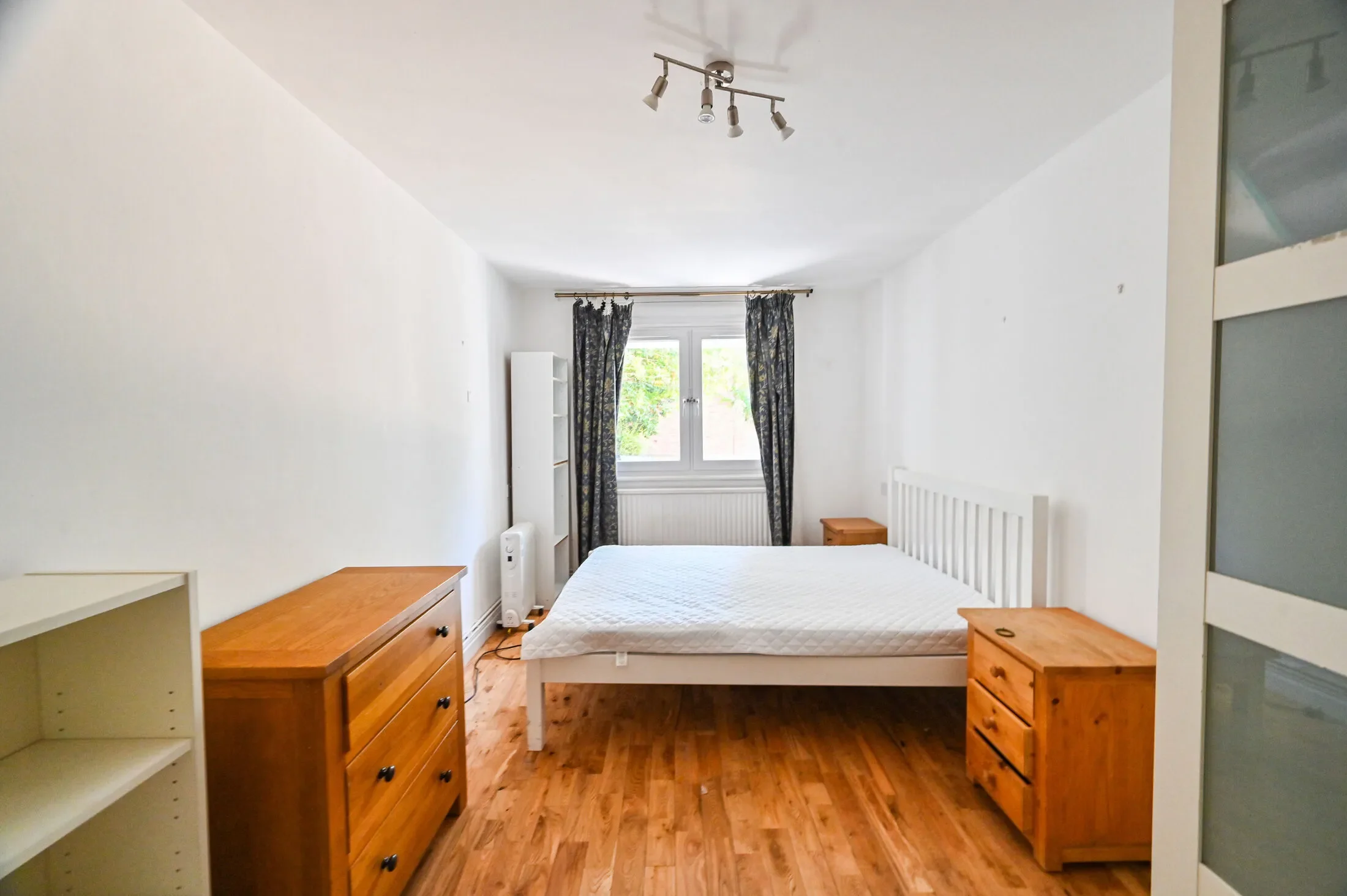 Flat Forbes Street in Greater London