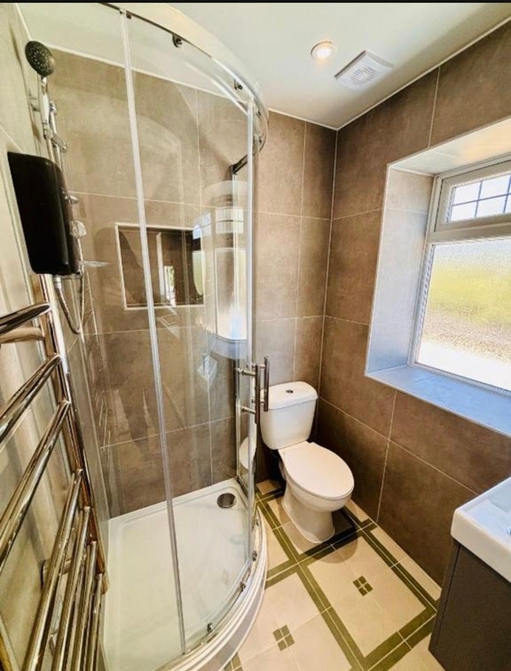 Flat Greenford Road in Greater London