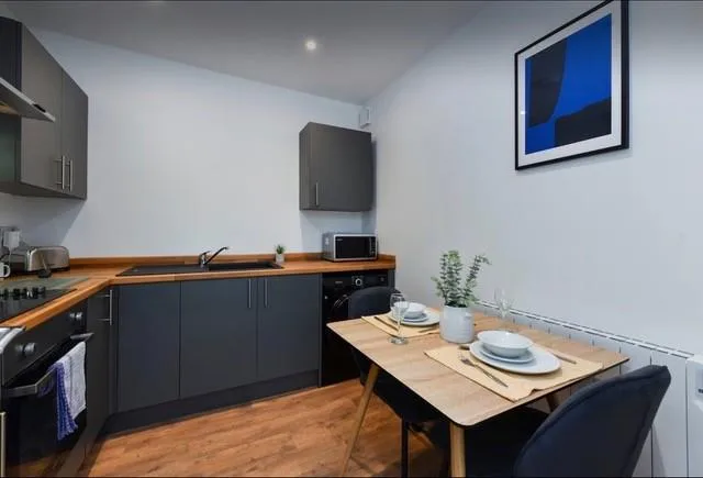 Flat Dovecote Lane in Nottingham