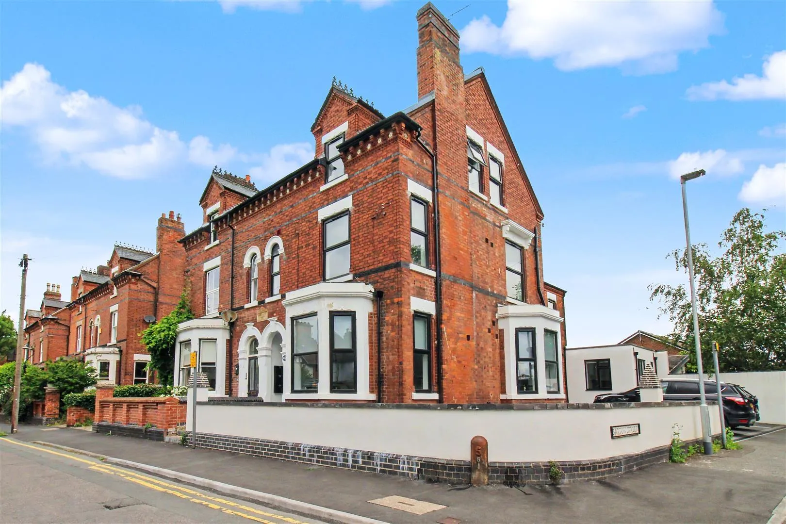 Flat Dovecote Lane in Nottingham