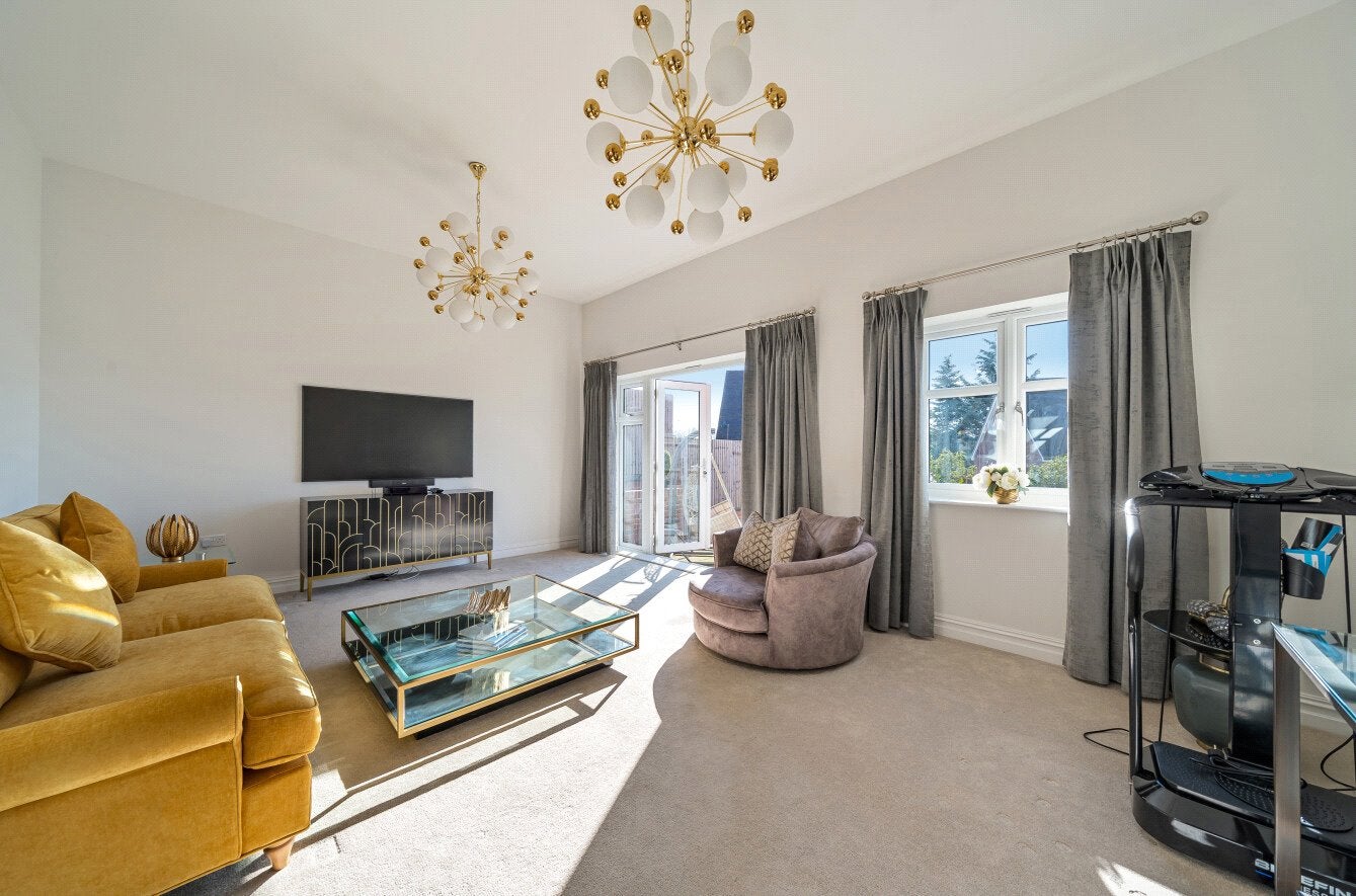 House D'Abernon Drive in Elmbridge