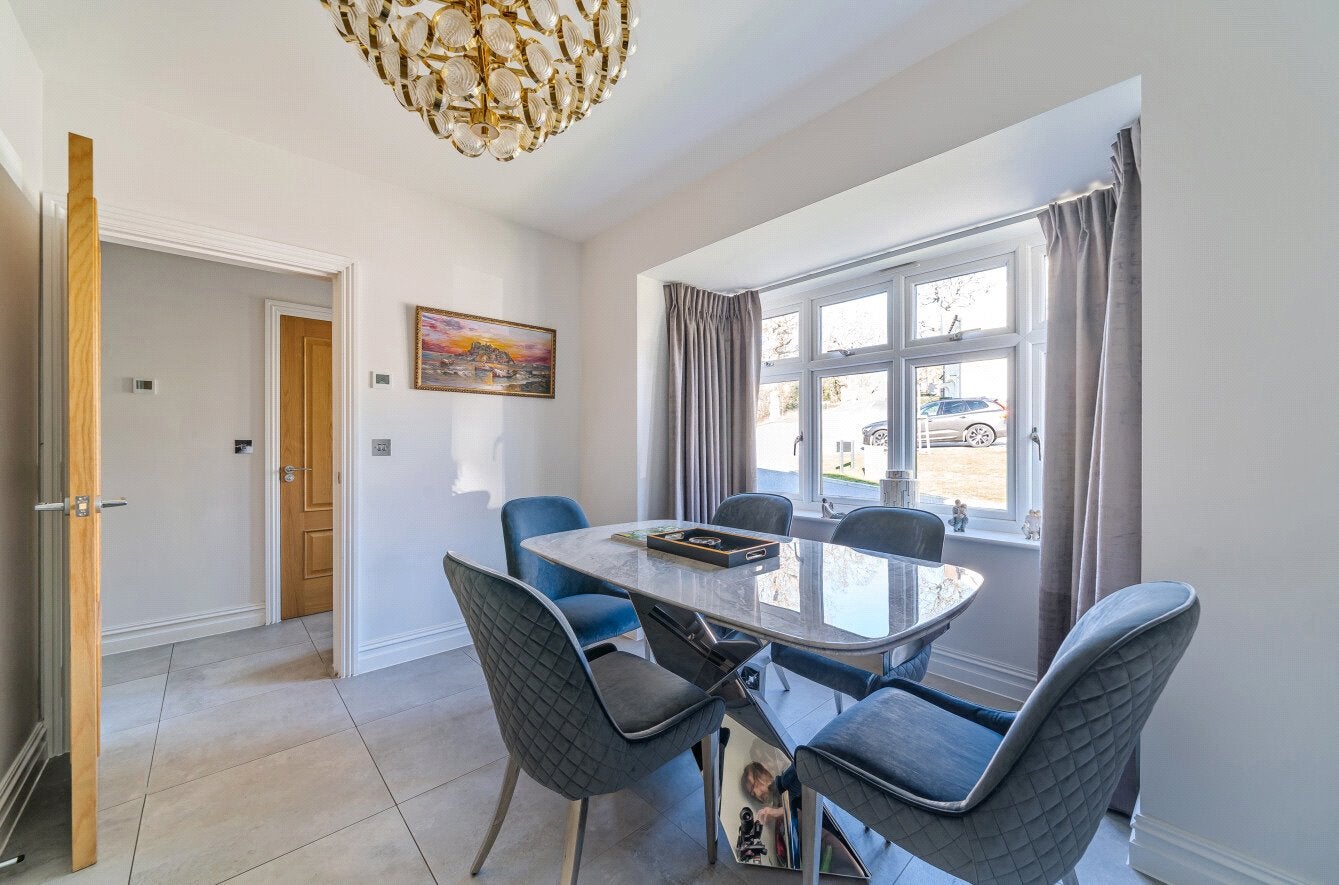 House D'Abernon Drive in Elmbridge