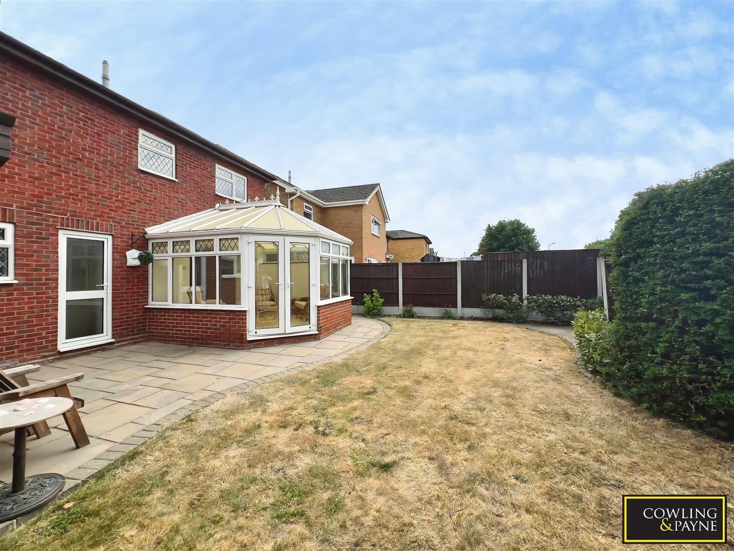 House Broad Oaks in Wickford