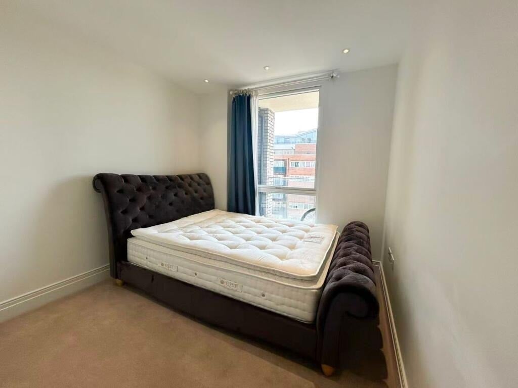 Flat Kingsgate Road in Greater London
