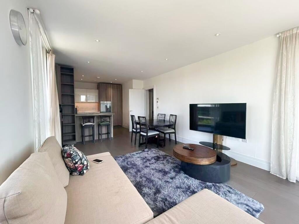 Flat Kingsgate Road in Greater London