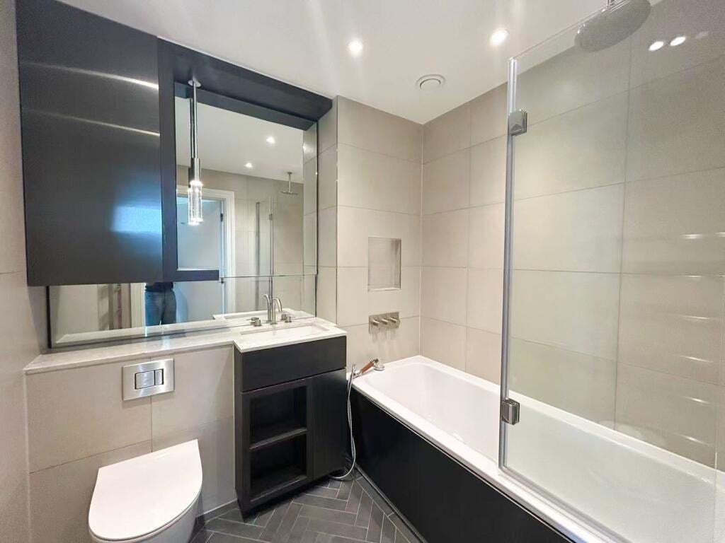 Flat Kingsgate Road in Greater London