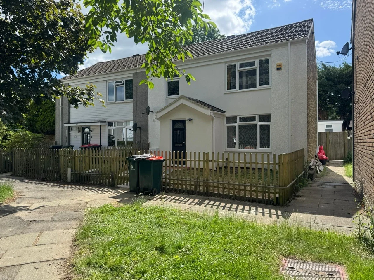 Room Holtye Walk in Crawley