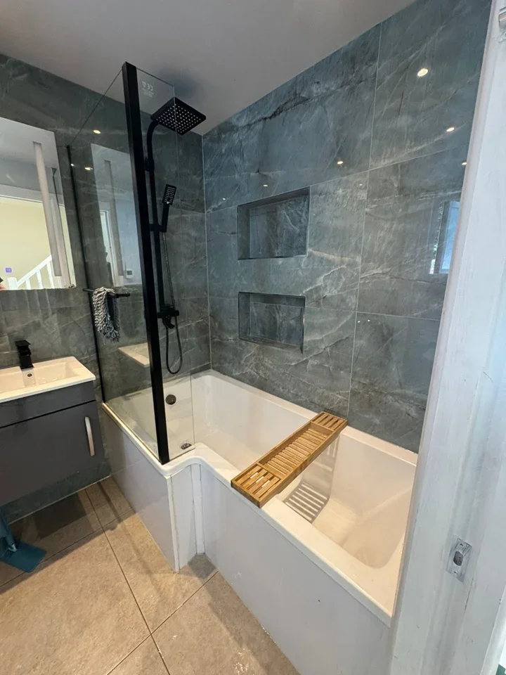 Room Holtye Walk in Crawley