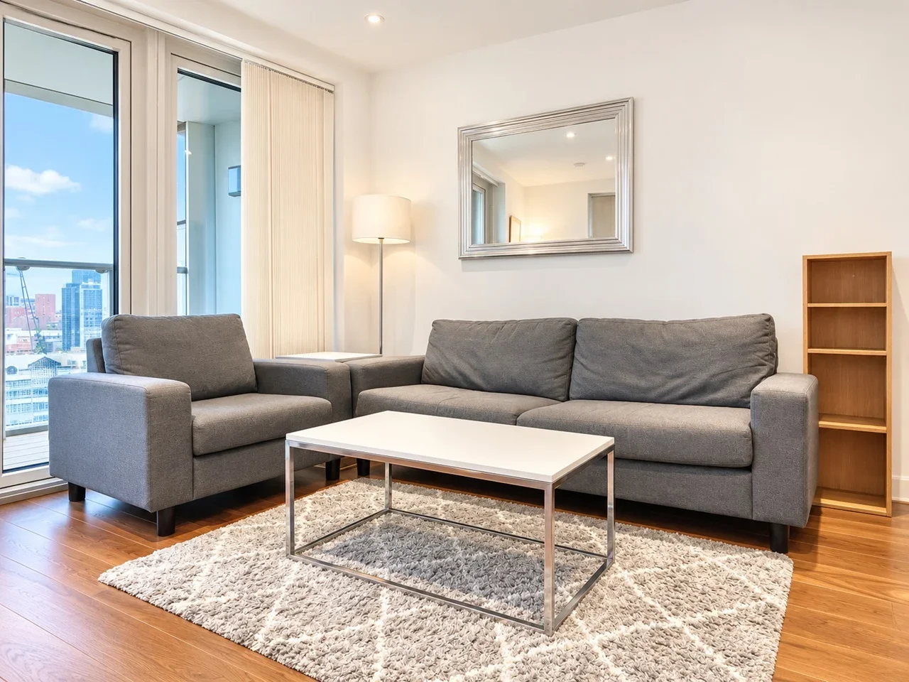 Flat Lincoln Plaza in Greater London