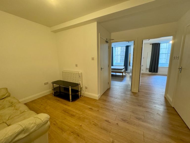 Flat Niddry Street in City of Edinburgh