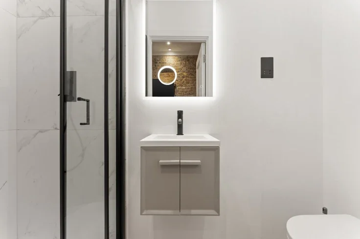 Room Curtain Road in Greater London