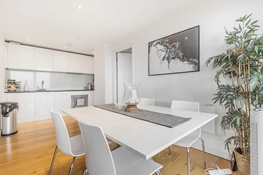 Flat Kersfield Road in Greater London