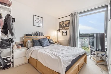 Flat Kersfield Road in Greater London