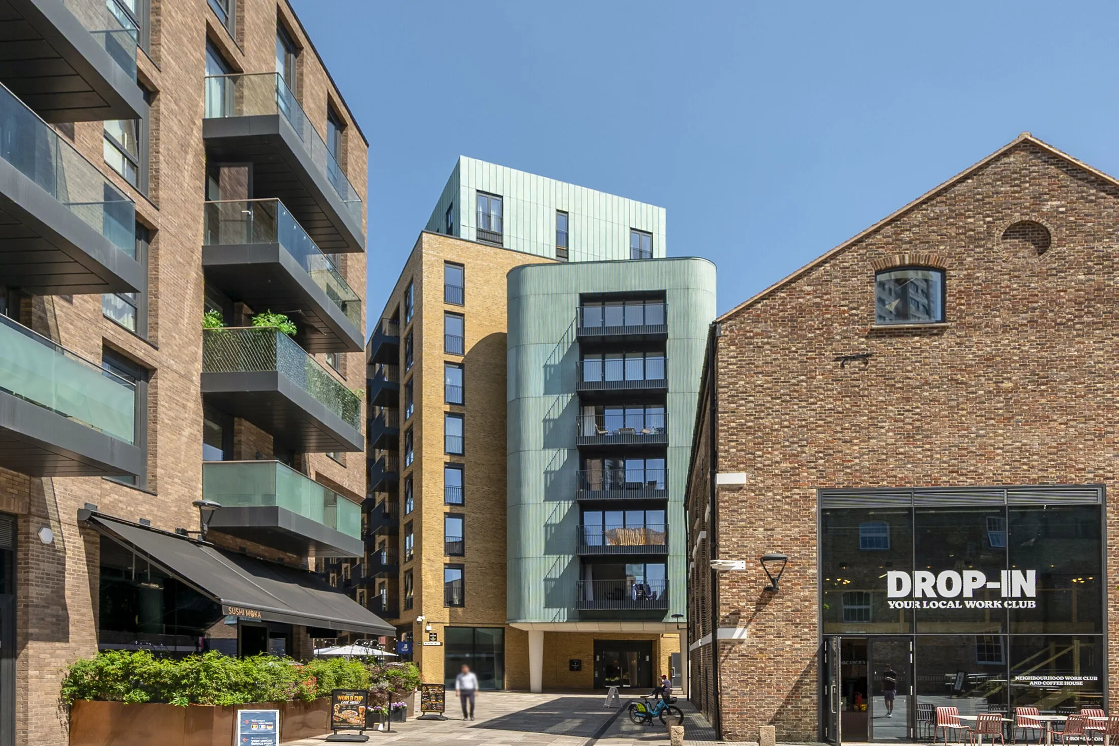 Flat Bellwether Lane in Greater London