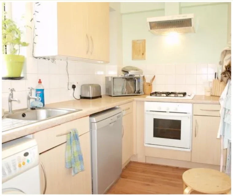 Flat Minet Road in Greater London