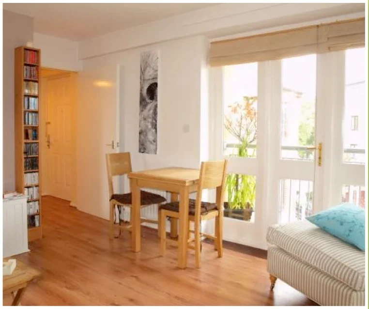 Flat Minet Road in Greater London
