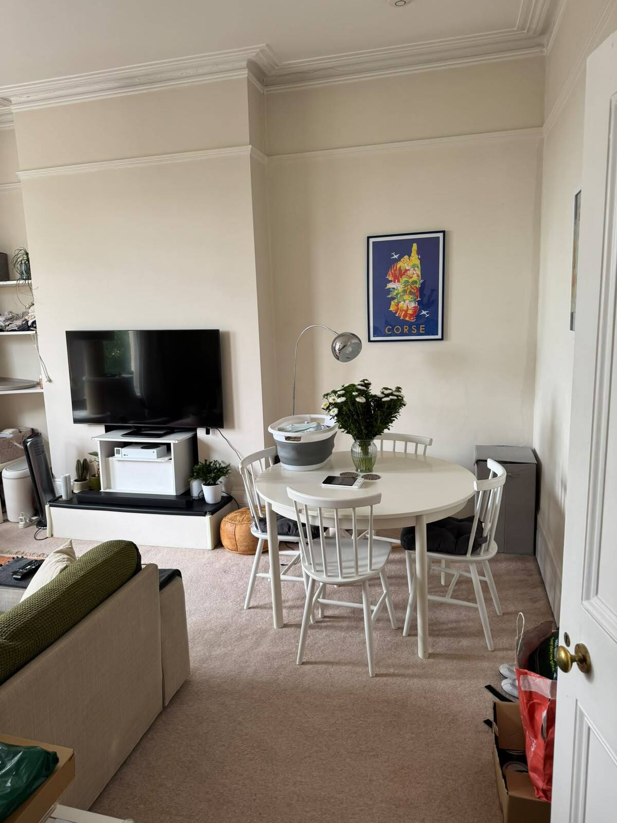 Flat Gondar Gardens in Greater London
