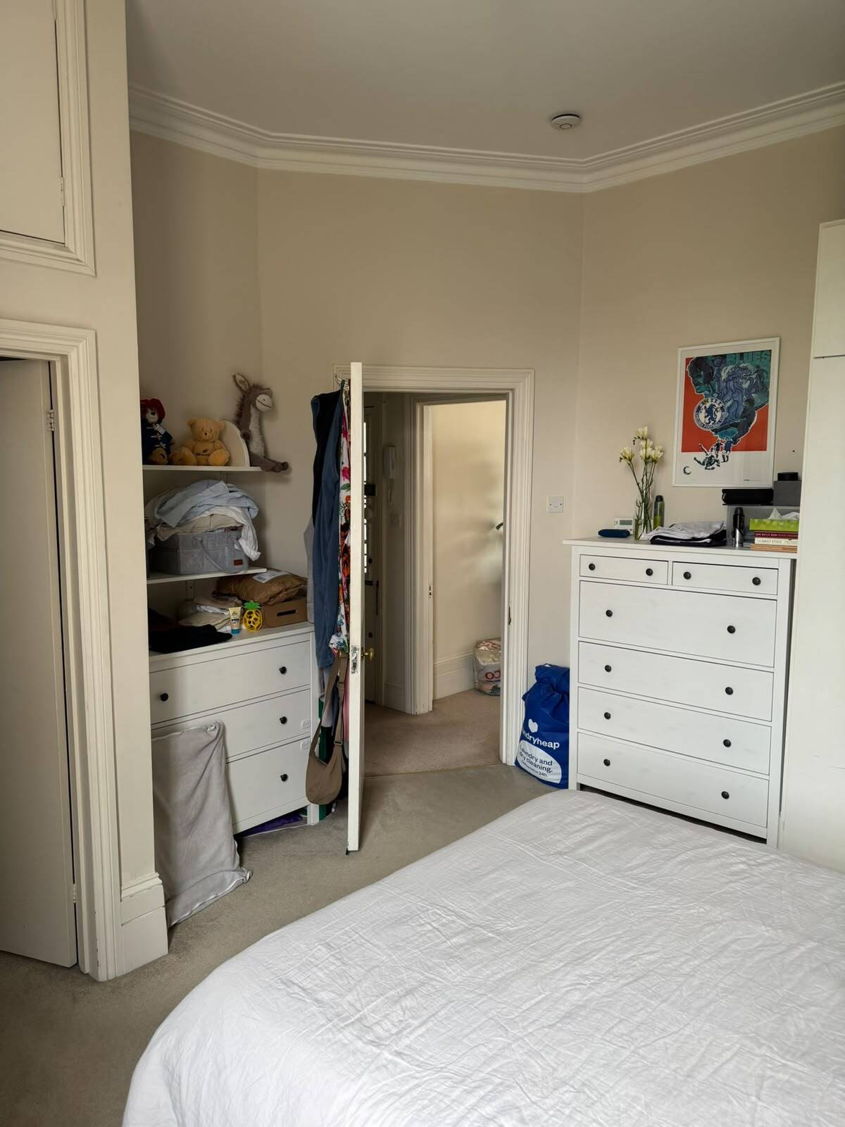 Flat Gondar Gardens in Greater London