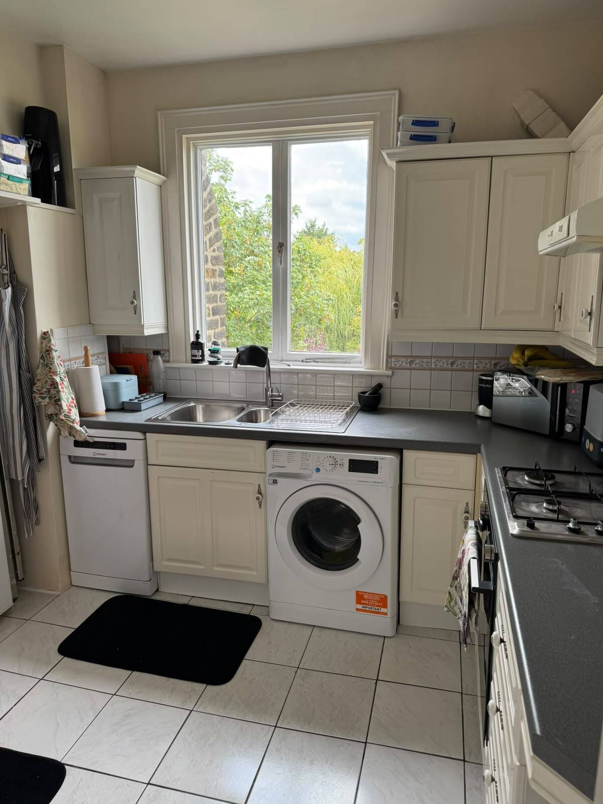 Flat Gondar Gardens in Greater London